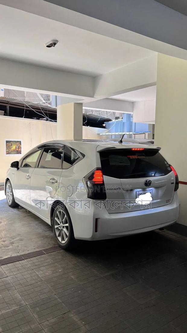 Toyota Prius 4dr Hatchback (1.8L 4cyl Gas/Electric Hybrid CVT) 2016
