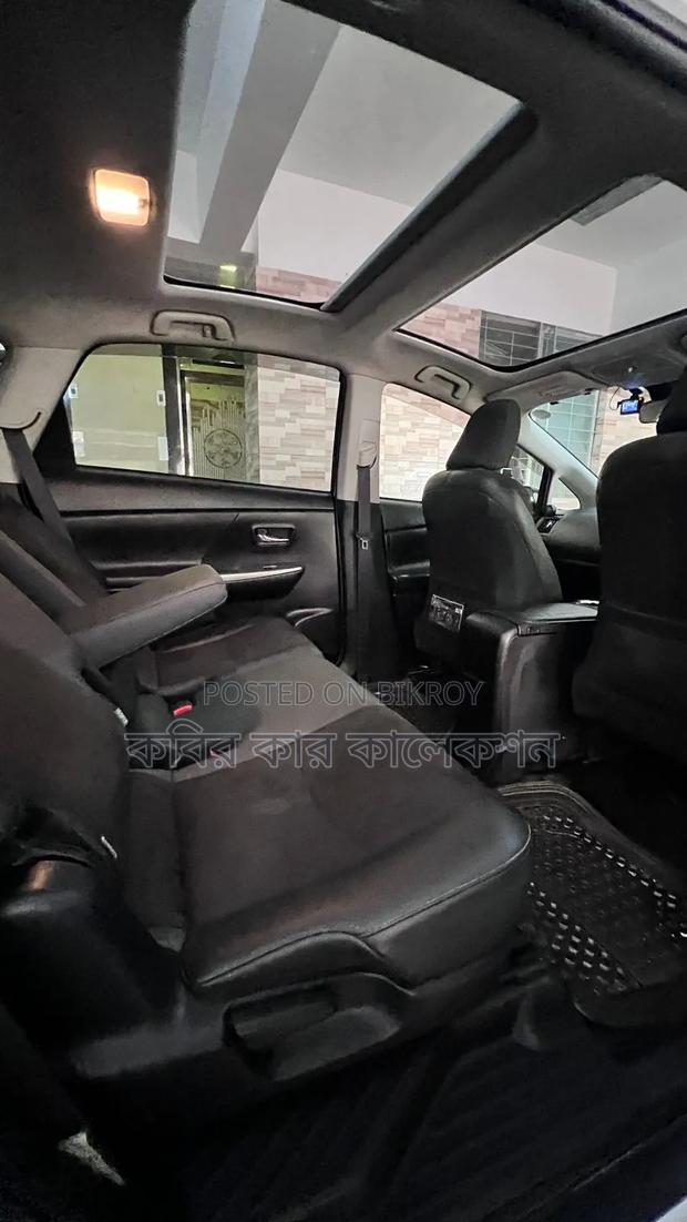 Toyota Prius 4dr Hatchback (1.8L 4cyl Gas/Electric Hybrid CVT) 2016