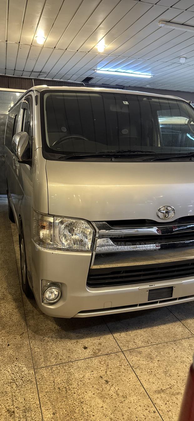 Toyota GranAce G 2021 Silver