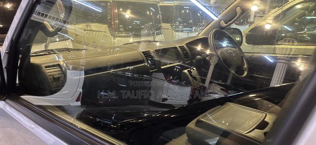 Toyota Regius 1998 Silver