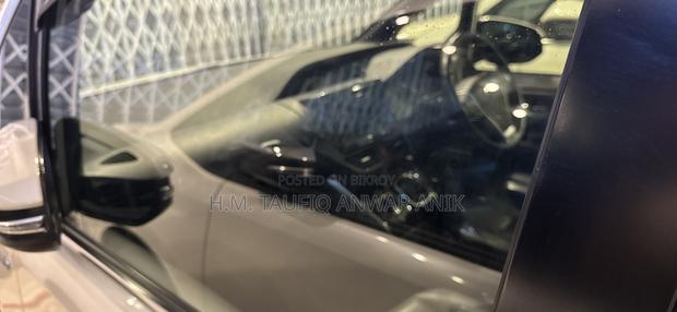 Toyota Esquire 2018 Pearl