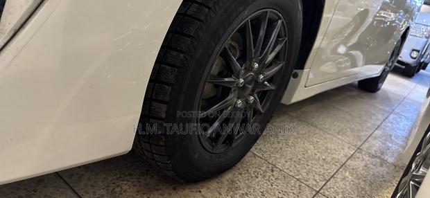 Toyota Esquire 2018 Pearl