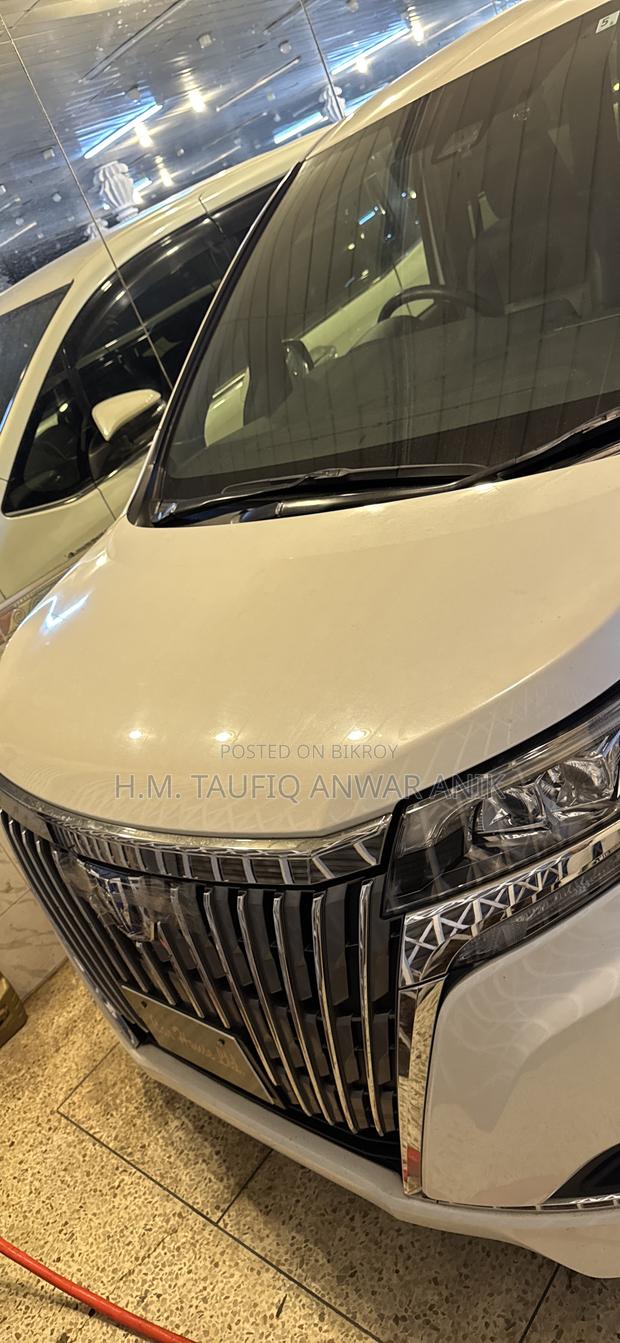 Toyota Esquire 2018 Pearl