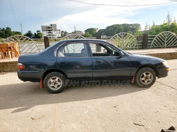 Toyota Corolla 1992 Blue