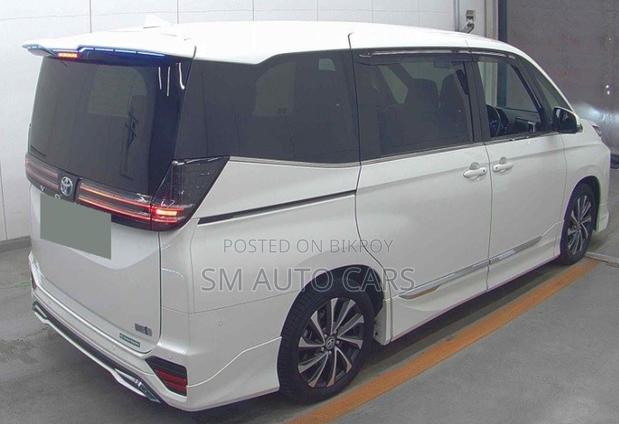 Toyota Voxy Hybrid S-Z 2WD 7-Seater 2022 Pearl