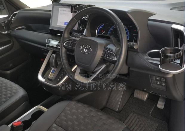 Toyota Voxy Hybrid S-Z 2WD 7-Seater 2022 Pearl