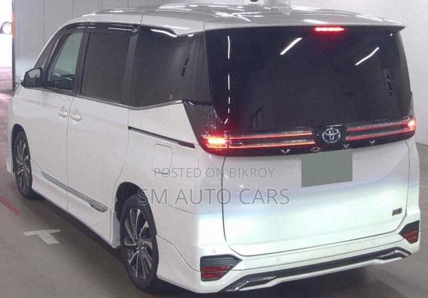 Toyota Voxy Hybrid S-Z 2WD 7-Seater 2023 Pearl