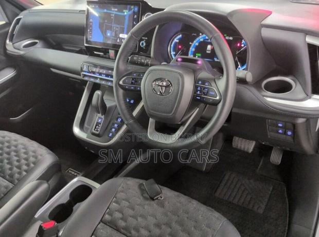 Toyota Voxy Hybrid S-Z 2WD 7-Seater 2023 Pearl