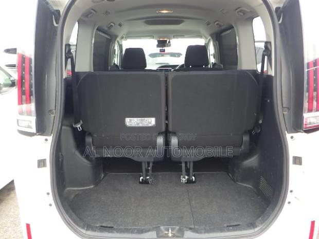 Toyota Noah 2021 Pearl