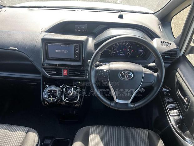 Toyota Noah 2021 Pearl