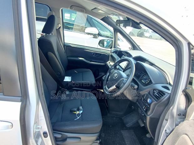 Toyota Noah 1.8 FWD Hybrid (7 Seater) 2021 Silver