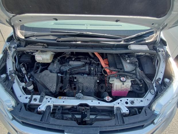 Toyota Noah 1.8 FWD Hybrid (7 Seater) 2021 Silver