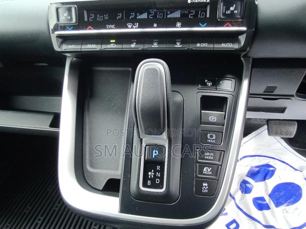 Toyota Noah 2023 Pearl