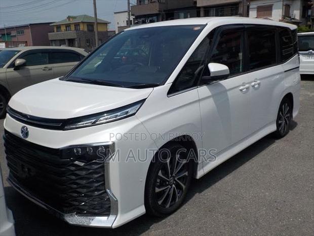 Toyota Voxy 2023 Pearl