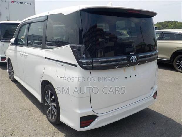 Toyota Voxy 2023 Pearl