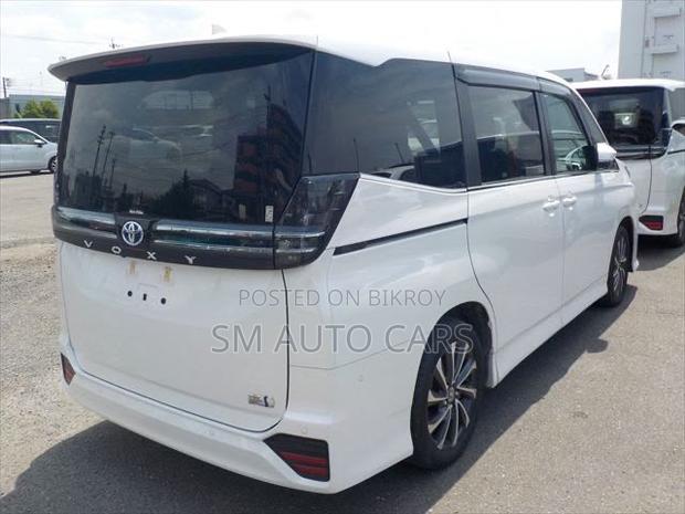 Toyota Voxy 2023 Pearl