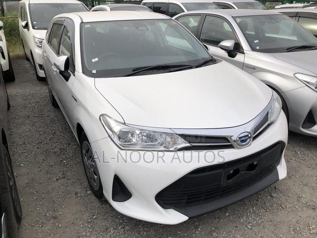 Toyota Corolla Fielder 1.5 Hybrid FWD 2021 White