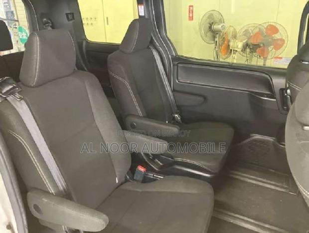 Toyota Esquire 2021 Pearl