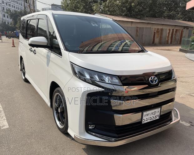 Toyota Noah 2023 Pearl
