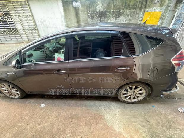 Toyota Prius 4dr Hatchback (1.8L 4cyl Gas/Electric Hybrid CVT) 2016