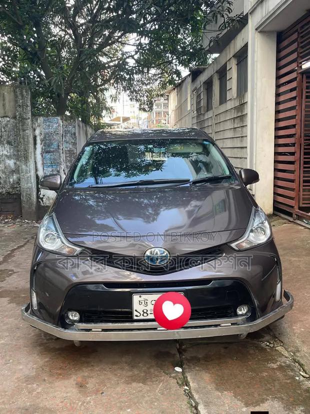 Toyota Prius 4dr Hatchback (1.8L 4cyl Gas/Electric Hybrid CVT) 2016