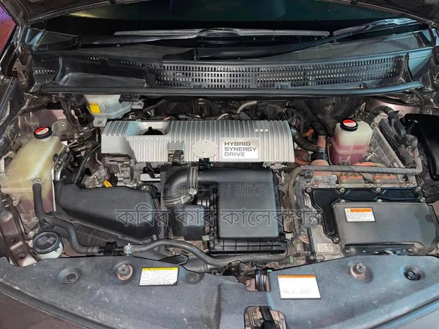 Toyota Prius 4dr Hatchback (1.8L 4cyl Gas/Electric Hybrid CVT) 2016