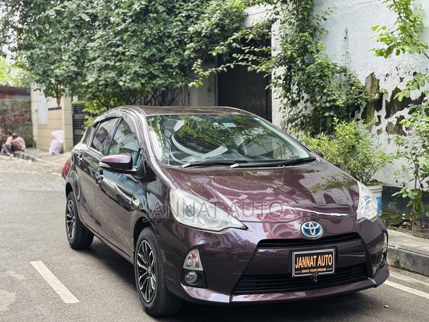 Toyota Aqua 2013 Maroon