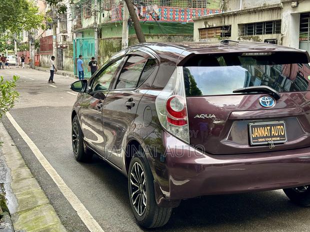 Toyota Aqua 2013 Maroon