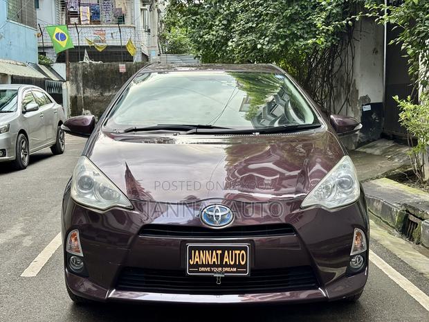 Toyota Aqua 2013 Maroon