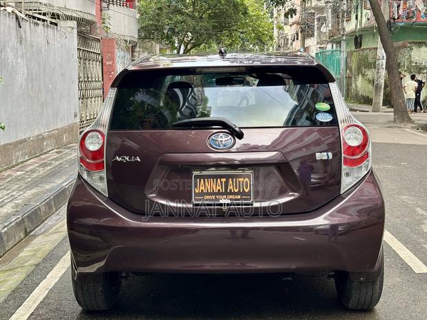 Toyota Aqua 2013 Maroon