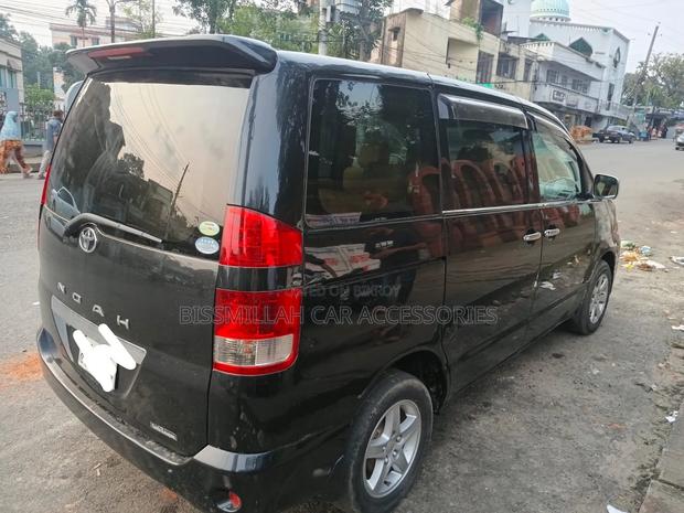 Toyota Noah 2004 Black