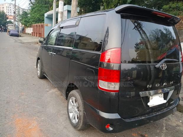 Toyota Noah 2004 Black