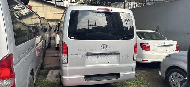 Toyota Grand HiAce 2002 Silver