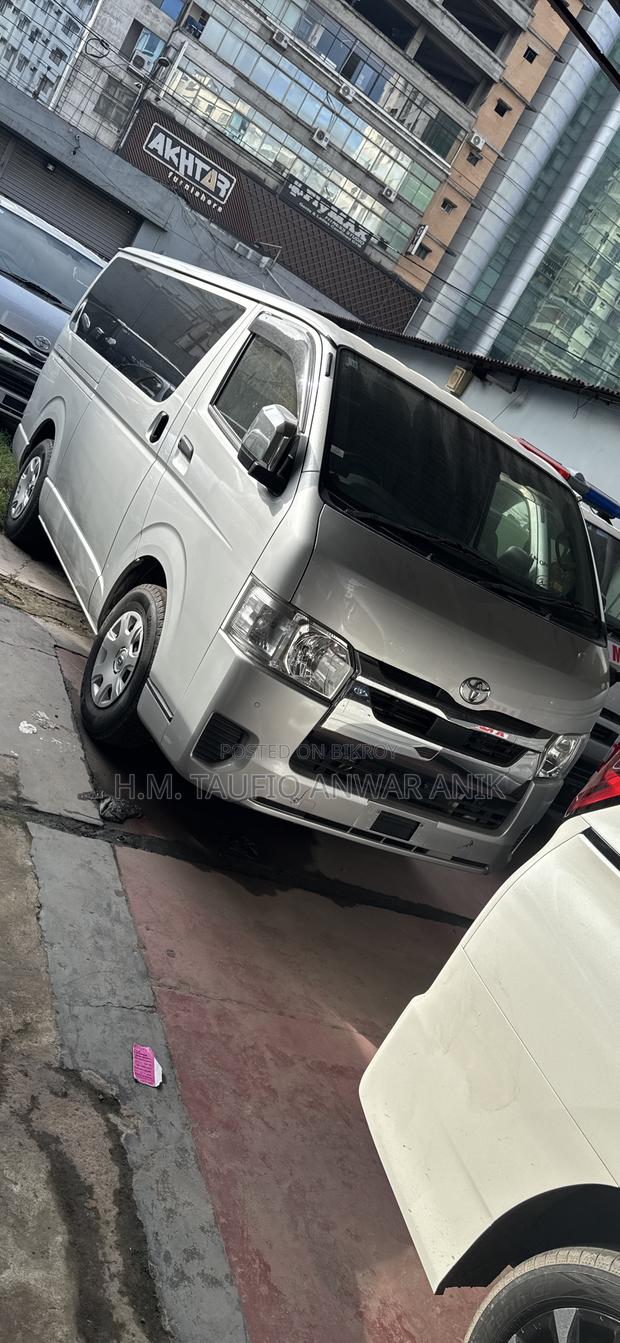 Toyota Grand HiAce 2002 Silver
