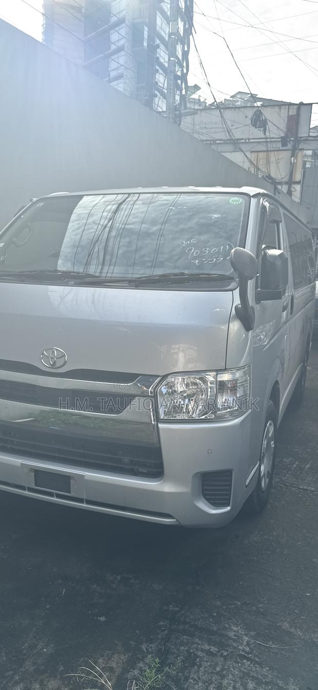 Toyota Grand HiAce 2002 Silver
