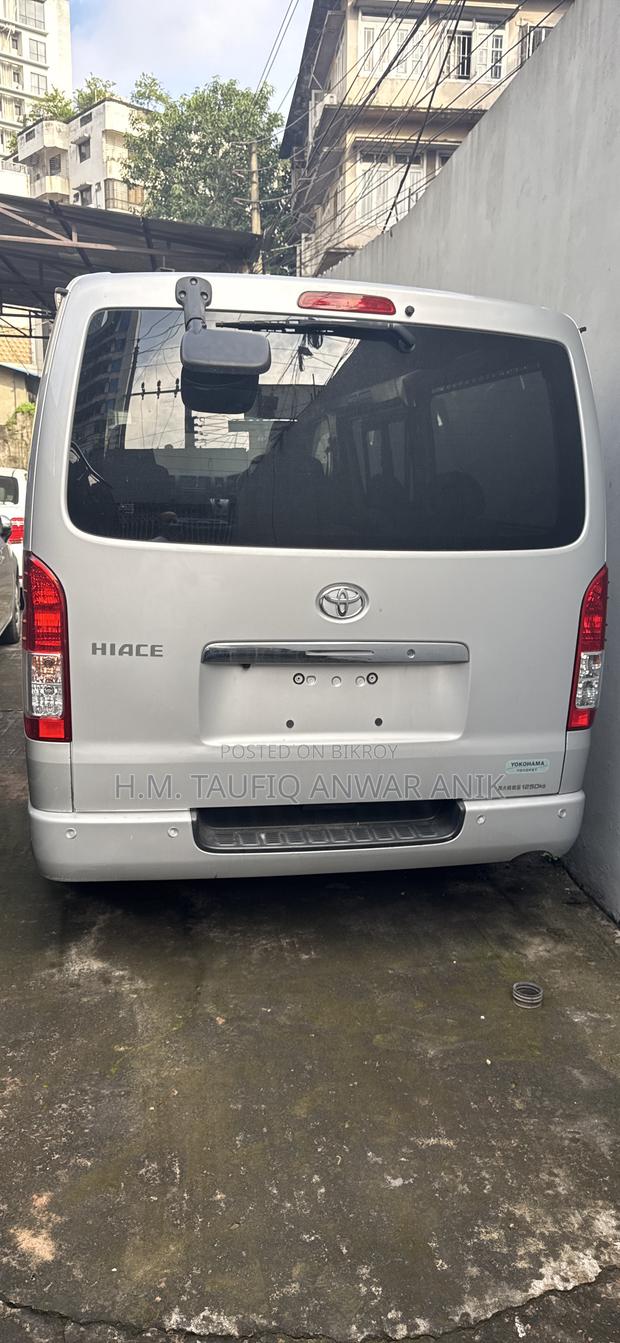 Toyota Grand HiAce 2002 Silver
