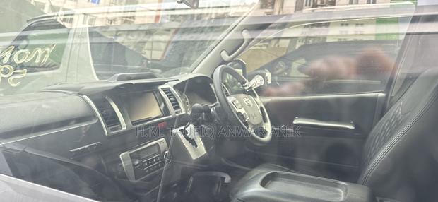 Toyota Grand HiAce 2002 Black