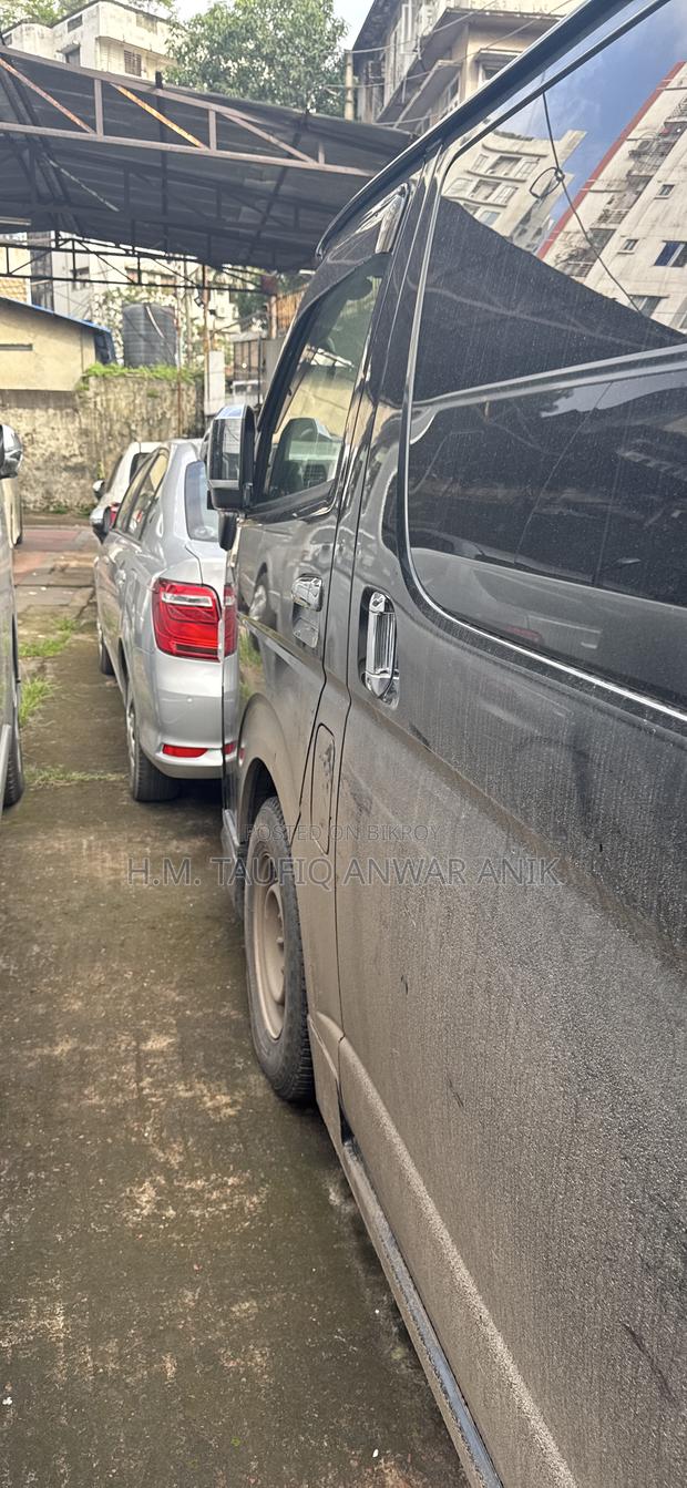 Toyota Grand HiAce 2002 Black