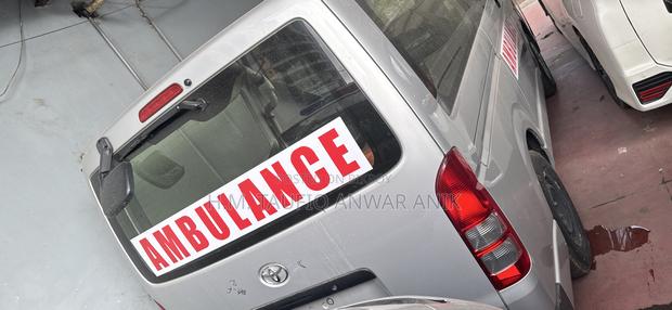 Toyota Grand HiAce 2002 Silver