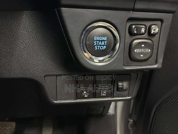 Toyota Axio 2021 Silver