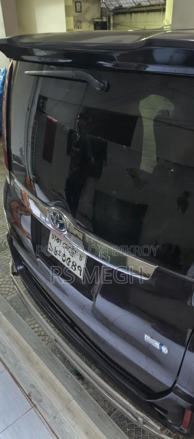 Toyota Noah 2016 Maroon