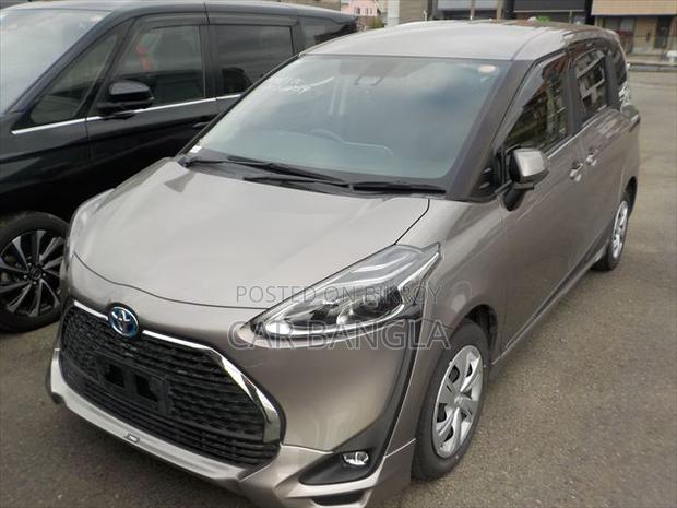 Toyota Sienta 2021 Brown