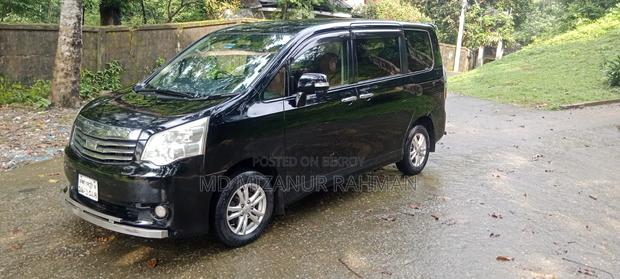 Toyota Noah 2012 Black