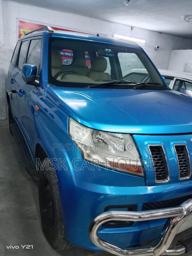 Mahindra XUV500 2016 Green