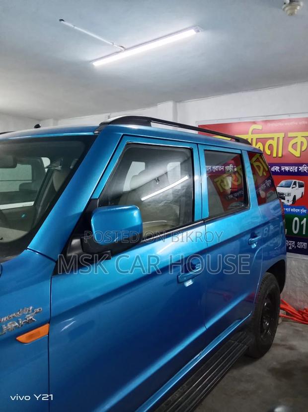 Mahindra XUV500 2016 Green