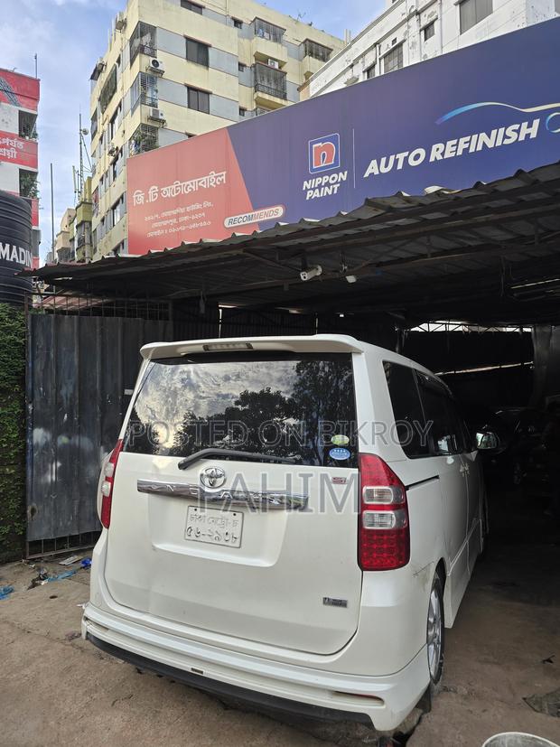 Toyota Noah 2.0 143hp FWD (7 Seater) 2012 Pearl
