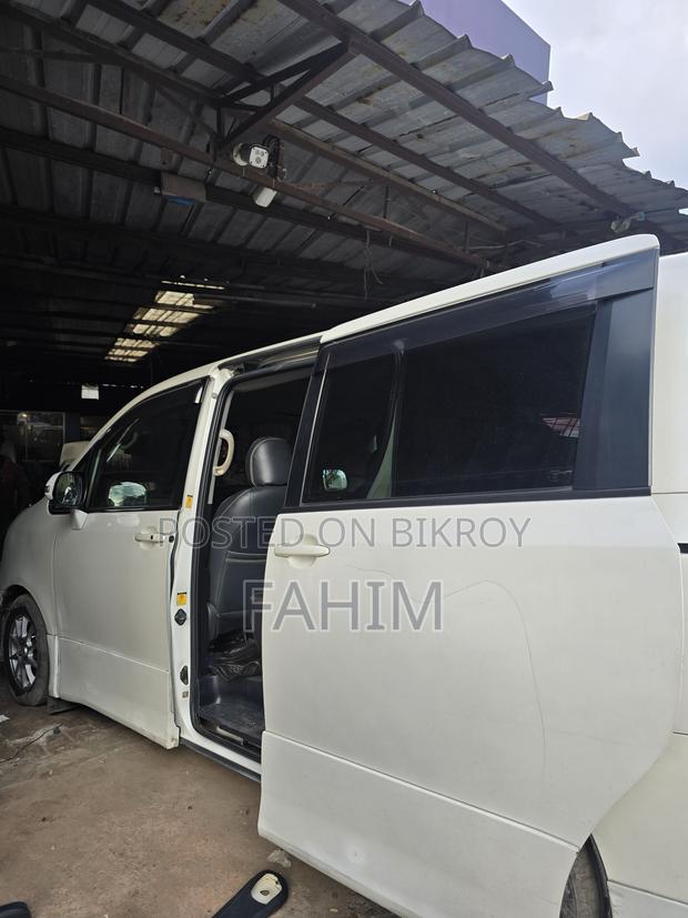 Toyota Noah 2.0 143hp FWD (7 Seater) 2012 Pearl