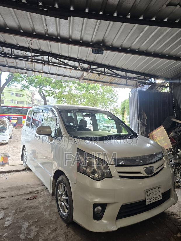Toyota Noah 2.0 143hp FWD (7 Seater) 2012 Pearl
