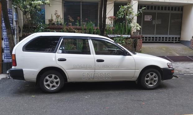 Toyota Corolla 2002 White
