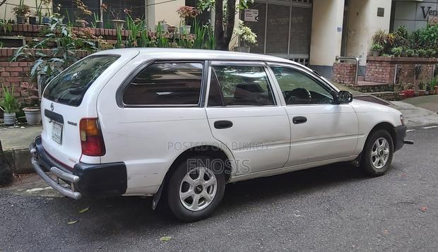 Toyota Corolla 2002 White